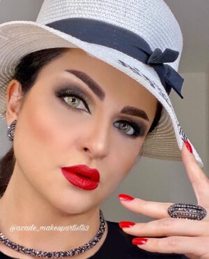 Azadeh Porbaha Instagram - سلام سلام 🙋‍♀️💄 ‎
لطفا ورق بزنید☺️

✨این هم عکس پست قبلی که 
دوست داشتین✨

❤️اگر دوست داشتین لایک و کامنت و استوری یادتون نره ❤️

#makeupchallenge#challenge#azade_makeupartist83#lipgloss#redlips#smokyeyes#hudabeauty#fentybeauty#kryolan#tartecosmetics#wakeupformakeup#makeupforbarbies#instagood#instamakeup#makeupforever#red#rednails#beauty#100daysofmakeup#makeupartist#makeuptutorial#makeuplooks#bellapoarch 
___________
#آرایش#میکاپ#رژلب#کرونا#چالش#دابسمش#بیوتی_بلاگر

@azade_makeupartist83 
@takbeautysalon