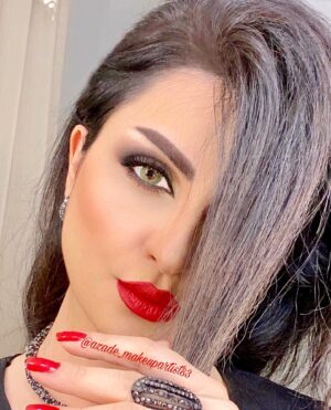 Azadeh Porbaha Instagram - سلام سلام 🙋‍♀️💄 ‎
لطفا ورق بزنید☺️

✨این هم عکس پست قبلی که 
دوست داشتین✨

❤️اگر دوست داشتین لایک و کامنت و استوری یادتون نره ❤️

#makeupchallenge#challenge#azade_makeupartist83#lipgloss#redlips#smokyeyes#hudabeauty#fentybeauty#kryolan#tartecosmetics#wakeupformakeup#makeupforbarbies#instagood#instamakeup#makeupforever#red#rednails#beauty#100daysofmakeup#makeupartist#makeuptutorial#makeuplooks#bellapoarch 
___________
#آرایش#میکاپ#رژلب#کرونا#چالش#دابسمش#بیوتی_بلاگر

@azade_makeupartist83 
@takbeautysalon