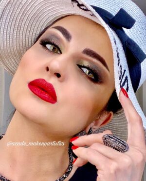 Azadeh Porbaha Instagram - سلام سلام 🙋‍♀️💄 ‎
لطفا ورق بزنید☺️

✨این هم عکس پست قبلی که 
دوست داشتین✨

❤️اگر دوست داشتین لایک و کامنت و استوری یادتون نره ❤️

#makeupchallenge#challenge#azade_makeupartist83#lipgloss#redlips#smokyeyes#hudabeauty#fentybeauty#kryolan#tartecosmetics#wakeupformakeup#makeupforbarbies#instagood#instamakeup#makeupforever#red#rednails#beauty#100daysofmakeup#makeupartist#makeuptutorial#makeuplooks#bellapoarch 
___________
#آرایش#میکاپ#رژلب#کرونا#چالش#دابسمش#بیوتی_بلاگر

@azade_makeupartist83 
@takbeautysalon