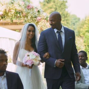 Azie Tesfai Instagram - Just released! New promo stills! @warnerbrostv 
TWO hour series finale this Tuesday. It’s all happening! 👰🏾‍♀️🦸🏾‍♀️😳❤️
