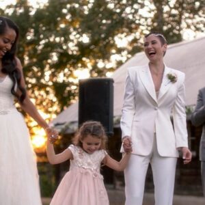Azie Tesfai Instagram - Just released! New promo stills! @warnerbrostv 
TWO hour series finale this Tuesday. It’s all happening! 👰🏾‍♀️🦸🏾‍♀️😳❤️