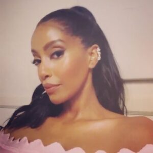 Azie Tesfai Instagram - Final TWO episodes of @supergirlcw ! Behind the scenes of this weeks- TONIGHT  @supergirl (our bachelorette party! Kelly got a ponytail💁🏾‍♀️) and tomorrows @millionlittlethingsabc . Both shows are airing some of my favorite episodes ever to shoot. Watch Supergirl tonight 9/8c on the CW and A Million Little Things Wednesday (tomorrow) 10/9c on ABC 💛💛💛