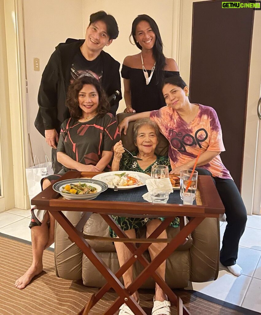 BB. Gandanghari Instagram - #FamilyFirst: Mama in the middle…💯💞💋 . Absence makes the heart grow fonder❣️ . #BBGandanghari #Padilla #RobinPadilla #FamilyBonding #FamilyTime