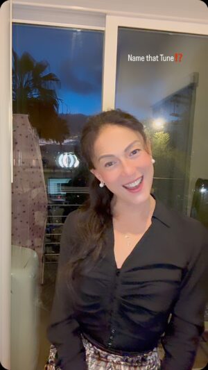 BB. Gandanghari Instagram - #singAlong: Lovingly dedicated to….🎤💕❣️
.
Secret…. Haha‼️
.
Ikaw, kanino mo ito dedicated???? Shout out mo na sa comment section….👋
.
#PangakoSaYo #BBGandanghari #OPM #Cover #ForEver #FromTheHeart 🇵🇭🦋
.