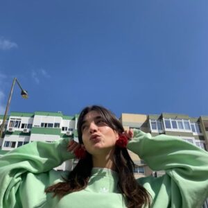 Bárbara Branco Instagram - trouxe os cravos para o feed ❤️