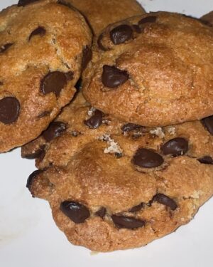 Bárbara Branco Instagram - 🧚🏼‍♀️

estreamos dia 20, ando a fazer cookies todas as semanas 🥴, continuo a tentar ser tenista (desculpa, Edu), e continuo a tentar não panicar (help)
cheers! a abril
e mais cheers! às coisas mesmo mesmo boas que este mês vai trazer
