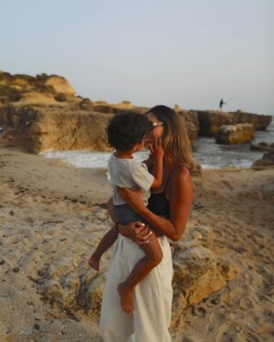 Bárbara Corby Instagram - Feliz Dia do “tudo está bem se os meus filhos estão bem”🤍