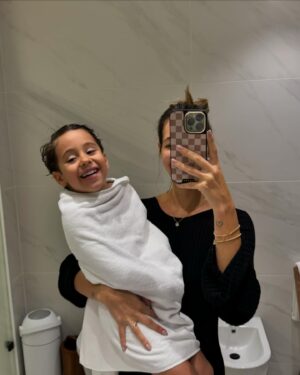 Bárbara Corby Instagram - Feliz Dia do “tudo está bem se os meus filhos estão bem”🤍