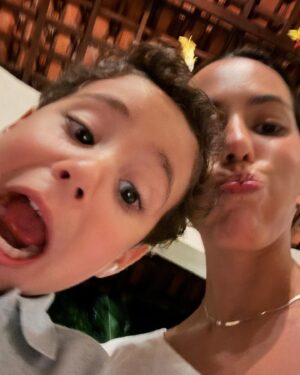 Bárbara Corby Instagram - Feliz Dia do “tudo está bem se os meus filhos estão bem”🤍
