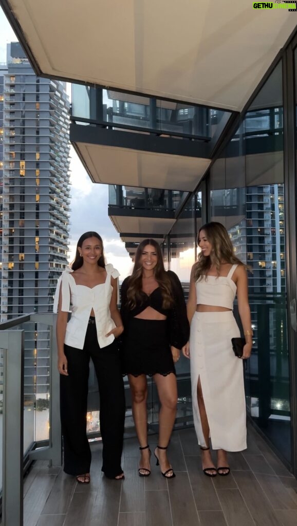 Bárbara Corby Instagram - From day to night !! Choose your favorite outfit 💁‍♀️ #miami #miamilife #almandesummer #girlstrip