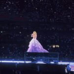 Bárbara Corby Instagram - Nunca me vou esquecer deste dia🥹 Sou fã da Taylor desde Tearsdrops on My Guitar, há 18 anos! Segui a carreira da @taylorswift desde então e as músicas foram fazendo parte de todas as etapas da minha vida. A Eras Tour para mim foi uma viagem ao passado, ao meu quarto de criança na casa dos meus pais, à casa onde vivi na faculdade, às diferentes Eras da minha vida. Que bom que é ser fã de uma power woman, talentosa, inteligente e que não deixa de lutar pelos seus ideais. 🫶🏼 What a night!!✨ #erastourlisbon #erastour #taylorswift #erastoureurope