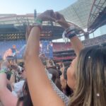 Bárbara Corby Instagram - Nunca me vou esquecer deste dia🥹 Sou fã da Taylor desde Tearsdrops on My Guitar, há 18 anos! Segui a carreira da @taylorswift desde então e as músicas foram fazendo parte de todas as etapas da minha vida. A Eras Tour para mim foi uma viagem ao passado, ao meu quarto de criança na casa dos meus pais, à casa onde vivi na faculdade, às diferentes Eras da minha vida. Que bom que é ser fã de uma power woman, talentosa, inteligente e que não deixa de lutar pelos seus ideais. 🫶🏼 What a night!!✨ #erastourlisbon #erastour #taylorswift #erastoureurope