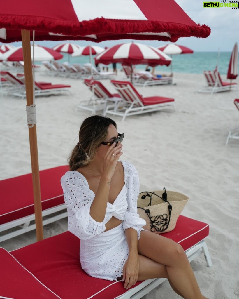 Bárbara Corby Instagram - Dos primeiros dias em Miami Beach 🏝️ Foi uma surpresa maravilhosa, praia linda e muito sol!! Sempre com a minha @almande.label #almandesummer #girlstrip #miamibeach