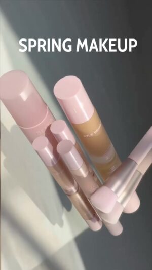 Bárbara Lourenço Instagram - Spring makeup with new products from @kyliecosmetics : foundation   concealer 🌸 🫶🏼
Both for a flawless face. 
#pub #kyliecosmetics