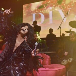 Bülent Ersoy Instagram - Konser 🎼✨ @hayalkahvesi.kocaeli @haluk_senturk
