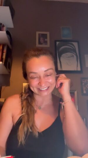Başak Daşman Instagram - gerçekten “ bi’ ayarınız yoğ mu ya “ 😬😂

#sıcak #gözünüzüseveyim 🥵😂 #instayorum #koltukaltı mı ???? 😂😂😂