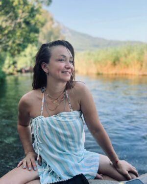 Başak Daşman Instagram - içimde nehirler coşturan insanlar var.. konuştuk bunu aramızda onlarla.. 
şanstır dedik, emektir dedik , sevgidir dedik.. vs. bile dedik.. :) onu dedik bunu dedik.. ama neticede artık her şeye “şükür” dedik 😋
Neyse ne ….🌈