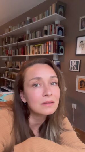 Başak Daşman Instagram - insan kendini ne küçük sanıyor , doğru küçük. Bazen de insan kendini ne büyük sanıyor, doğru büyük . Mesele, nerede küçük, nerede gerçekten büyük olduğunu kavramakta.. belki de “ olmak ya da olmamak“ derken asıl mesele bu 🙂

sadece, “günaydın” mesajı almadık diye canımızın sıkılacağı sabahlara 🥂

#seçim