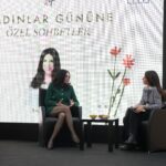 Başak Sayan Instagram - 8 Mart Dünya Kadınlar Günü vesilesiyle @istinyepark ve @dr_dunyasi ortaklığıyla gerçekleştirdiğimiz bu etkinlikle beni dinlemeye gelen herkese, bu etkinliği planlayan sevgili @damlakeseli , @nalandr , Nilgün Hanıma, beni yalnız bırakmayan @orkungalolar , yayıncım @aren_senorkyan , her şeyime koşan @neslihan_mengcur , atölyelerime katılan tüm öğrencilerim ve okurlarıma çok teşekkür ederim. Kadınlar bu erkek egemen sistemin onlara biçtiği rollerden ve düşünce kalıplarından sıyrıldıklarında kendi güçlerinin de farkına varacaktır. Bu dünyada kadının kadına destek olması kadar önemli az şey vardır. Kızkardeşlik bağı ne kadar güçlüyse zorluklar ve engeller karşısındaki duruş ve tutumumuz da o kadar etkili olur. Nicelerine…