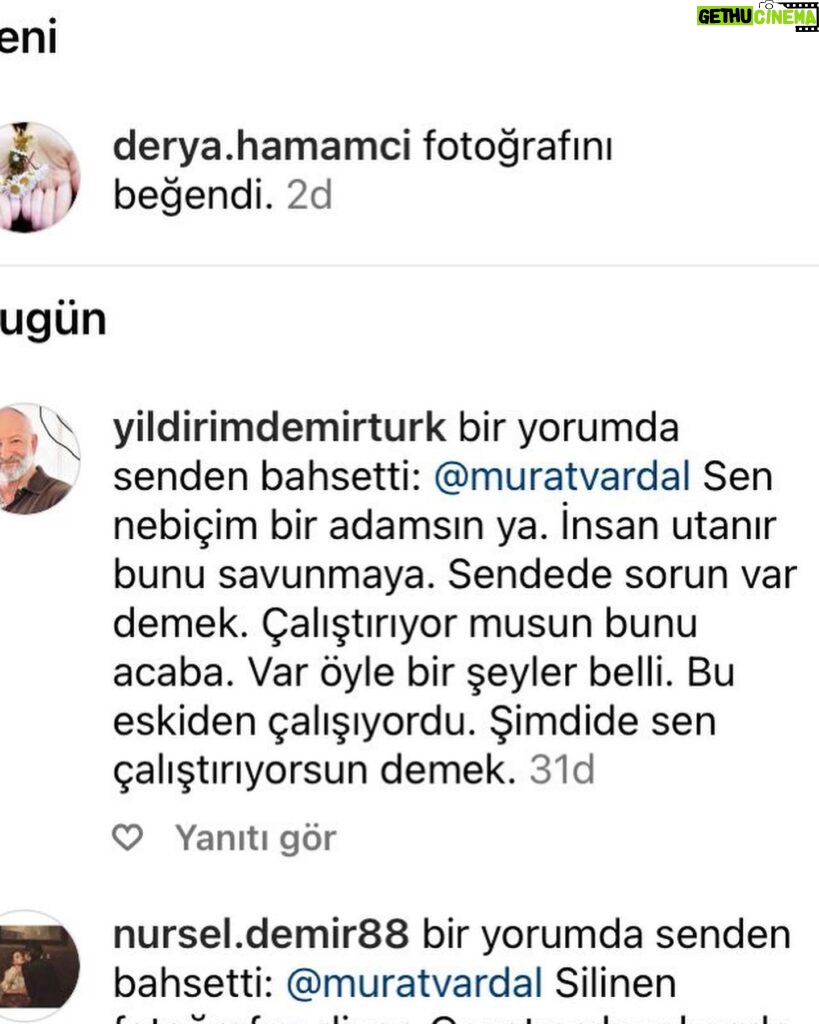 Başak Sayan Instagram - Tüm okurlarıma ve takipçilerime : Kitaplarımı okuyanlar, hayatlarının değiştiğini söyleyenler, dizilerimi ve filmlerimi izleyenler yahut anne olmam dolayısıyla beni takip edenler burda bir aile gibi olduğumuz için hepiniz olanlardan üzgünsünüz biliyorum. Ve birkaç çift laf etmek ya da sorulması gereken soruları sormak istiyorsunuz. Ya da dayanamayıp had bildirmek. Lütfen yapmayın! Bakın fotoğrafları kaydırınca bana ve benim okurlarıma yazılanların nerelere varabileceğini okuyacaksınız. Lütfen siz bu şekilde davranmayın. Biz zaten hukuki mercilere başvurduk. Dikkat ederseniz ben uzak duruyorum. Nedenini anlatayım: Korku, nefret, intikam, kin, suçluluk, utanç frekansı çok düşük duygulardır. Ve duygularımız bizim kişisel frekansımızı oluşturup dünyaya kim olduğumuzu gösterirler. Her duygu bir kimyasaldır. Ve siz bu duyguları ne kadar çok hissederseniz hücreleriniz o kadar fazla bu kimyasala maruz kalır. Ve devamlı size aynı olayları yaratır ki ihtiyaç duyduğu kimyasalı vücut üretsin. Arka planda da sistem şöyle ister: Siz ne kadar fazla bu duygularla hareket ederseniz o kadar fazla zorluk yaşarsınız yaşantınızda. Aynı olaylar tekrar edip durur. Biri size saldırdığında, korkunç şeyler yaptığında egonuzun size yapmanızı söylediği şeyleri yapmadığınız takdirde bir daha aynı olayları yaşamazsınız. Bunu yapmak çok zor biliyorum. Ama yapmak için yanıp tutuşurken durduğunuzda bir yol açılır önünüzde. Mevlana “Işık saçmak için önce yanmak gerekir” derken bahsettiği yanma eylemi budur işte. İçiniz yanar eylemsizlik içinde dururken. Siz ne kadar fazla bu duygulardan uzak durup yüksek frekanslı duygulara odaklanırsanız ve egonuzun size yap dediği eylemleri yapmazsanız o kadar büyük bir tekamül sıçraması yaparsınız. İnanın bunu yapabildiğinizde karşınızda size saldıran kim varsa bir şekilde başına kötü şeyler geliyor. İşleri yürümüyor, olacak olan olmuyor, zorluklar yaşıyor. DEVAMI YORUMLARDA 👇🏻