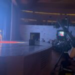 Başak Sayan Instagram - Bu güzel etkinlik için beni davet eden @tedxbursa ekibine emekleri için çok teşekkür ederim yeniden. Yazmak dışında hayatımın diğer tutkusu olan oyunculuğa neden karar verdiğimin arka planındaki psikolojiyi, içimdeki hangi bastırdığım yanların bu seçimimi gerçekleştirmeme neden olduğunu ve o parçamı nasıl iyileştirdiğimi anlattım elimden geldiğince 18 dakika içinde. Dünyayı değiştirmek imkansızdır. Ancak biz değişirsek her şey değişir. Ve o değişim kişinin ilk önce kendi içine doğru bir yolculuğa çıkması, içinde sakladığı gizlediği tüm yanlarını fark etmesi, bunların onu sürüklediği savunma stratejilerini keşfetmesi ve onları dönüştürmesi ile mümkündür. Zor ama imkansız değil. Yeter ki yola çıkmaya niyetli olalım…