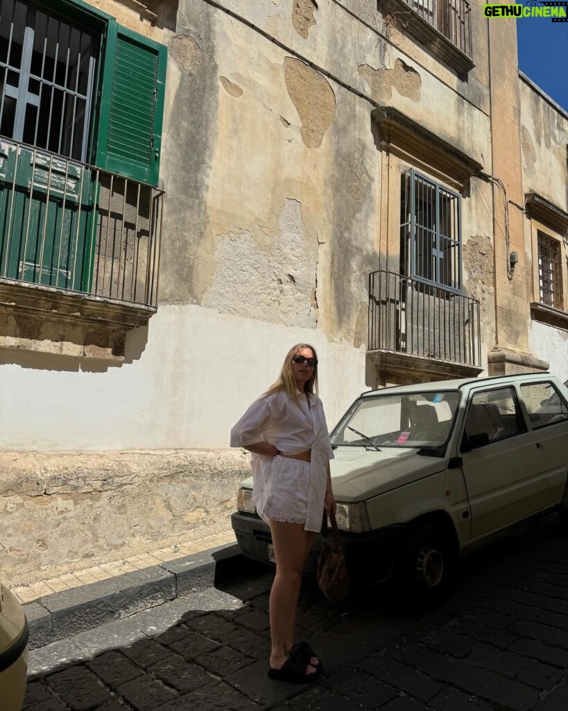 Bab Buelens Instagram - birthday trip to Noto 🤍 ate the best gelato of my life, walked up and down and up and down again, bought ceramic fishes, burned candles, watched cars