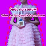 Bade Arazlı Instagram - Yılın En İyi Çocuk Oyuncusu Ödülünü bana veren @mbaokullari ‘na ve @communitymediaagency ‘ye çok teşekkür ederim🌟 Öyle bir gündü ki neredeyse bütün sevdiklerim yanımdaydı 💖 Unutulmasın diye böyle bir reelsa dönüştürdüm ✨ Daha nicelerine 💎 Kutu bebeğe dönüşmemi sağlayan elbisem: @ozlemkaratayofficial #reklam #işbirliği #tanıtım (böyle şeyler yazmak zorundayız) #badearazlı #çocukoyuncu #cocukoyuncu #oyuncu #televizyonoyuncusu #sinemaoyuncusu #tiyatrooyuncusu #kameraönüoyunculuk #gönüldağı #cocukmodel #çocukmodel #cocukmanken #mirayakay #melisfis #dorukhandoruk #şenizulusoy #tamerkaradaglı #tugcearal #ugurarslan #cocukgiyim #cocukmodası #türkoyuncu #türksineması #ödültöreni #yılıneniyiçocukoyuncusu #eniyiçocukoyuncu #çocukoyuncuödülü