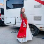 Bade Arazlı Instagram - Vaktiyle diz çöktüğüm, etek öptüğüm, af dilediğim herkes,gün gelecek benim önümde diz çökecek dedim. İşte o günler geldi çattı. Bana türlü cefayı, kederi, eziyeti layık gören düşmanlarımın sonu geldi. Artık korksunlar benden! Zira aldıkları her nefesi zehir edeceğim onlara! Ateş olup üzerlerine yağacağım! Harem ne ki?  Dünyayı ben yöneteceğim!