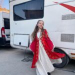 Bade Arazlı Instagram - Vaktiyle diz çöktüğüm, etek öptüğüm, af dilediğim herkes,gün gelecek benim önümde diz çökecek dedim. İşte o günler geldi çattı. Bana türlü cefayı, kederi, eziyeti layık gören düşmanlarımın sonu geldi. Artık korksunlar benden! Zira aldıkları her nefesi zehir edeceğim onlara! Ateş olup üzerlerine yağacağım! Harem ne ki?  Dünyayı ben yöneteceğim!