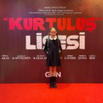 Bade Arazlı Instagram - “KURTULUŞ LİSESİ” gala 💫 Elbise ve ayakkabı tercihimiz @goose_official 💫