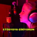 Bade Arazlı Instagram - Stüdyoya gidiyorum 💃🏼🎤 #reklam #tanıtım #işbirligi #badearazlı #cocukoyuncu #çocukoyuncu #cocukmodel #çocukmodel #gönüldağı #gonuldagi #turkdizileri #oyuncu #kameraönü #seslendirme #animasyonfilmi #dizioyuncusu #filmoyuncusu #seslendirmesanatçısı #şarkıcı #yenişarkı #müzikheryerde #sinemafilmi #televizyondizisi