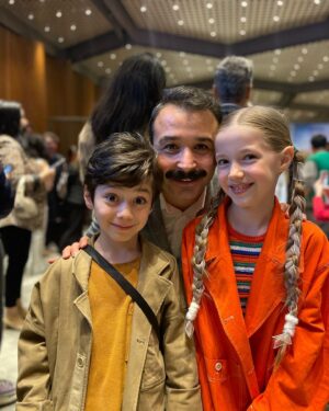 Bade Arazlı Instagram - @cocukkalbifilm ‘inin galasındayız ✨ Tüm oyuncu arkadaşlarımızı tebrik ediyoruz 💕 Dünyanın en çok satan çocuk kitabından uyarlanan bu harika film 3 Mayıs’ta sinemalarda❗️Gişesi bol olsun 🎊