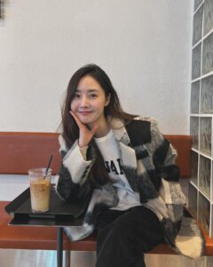 Bae Woo-hee Instagram - 저요🙋🏻‍♀️🎶