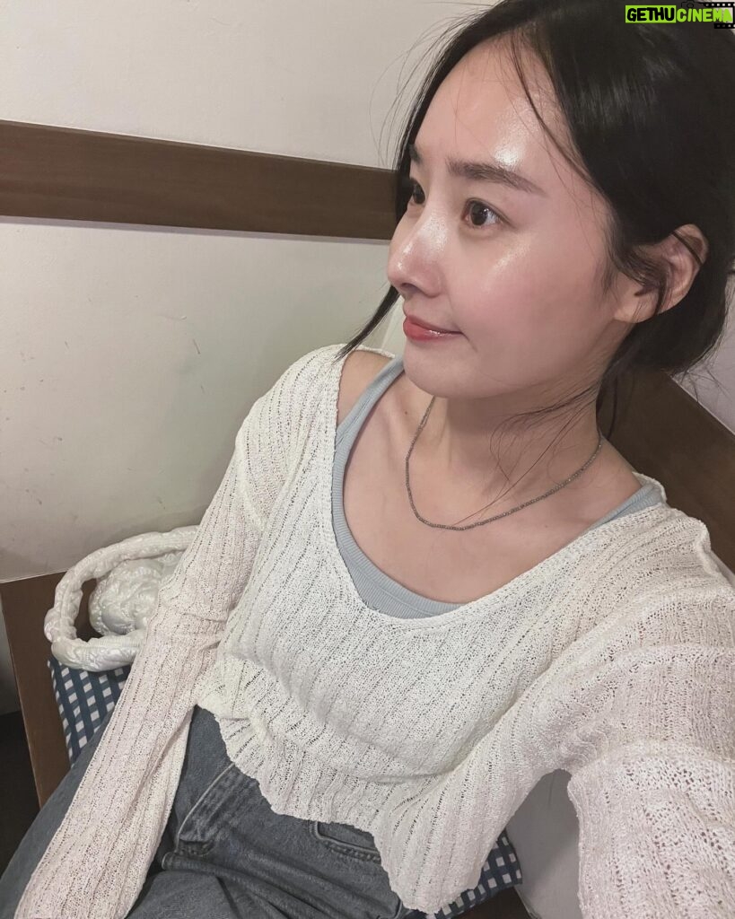 Bae Woo-hee Instagram - 히히 재밌는 연극 봤다✌🏻👏🏻👏🏻👏🏻🎵