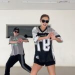 Bae Yoon-jung Instagram - 선글라스끼고 눈을가려야 자신감상승😎 근데 선글라스안벗겨지는거 넘 좋다그치?? 승민아 고마워🩶 . . #역시음악은#옛날음악이최고#야마앤핫칙스#선글라스#스페쿨룸