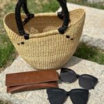 Bae Yoon-jung Instagram - 여름 필수아이템 선글라스🕶️ 저 선글라스 진짜많은디유 막 자주안쓰게되더라구여? 근데 이건 진짜 가볍기도하고 엄청쓰고다니게되용🫣 가격.디자인.간지 다잡은선글라스 찾기쉽지않아요 자외선100% 차단에 눈보호까지‼️ 그 누가써도 이상하게 잘어울리는 스페쿨룸👍 이가격에 아마 매일뽕빼실거에요😉 커플템으로도 추천합니다잉🩶 @bbaeeonni_shop