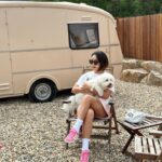 Bae Yoon-jung Instagram - 여름 필수아이템 선글라스🕶️ 저 선글라스 진짜많은디유 막 자주안쓰게되더라구여? 근데 이건 진짜 가볍기도하고 엄청쓰고다니게되용🫣 가격.디자인.간지 다잡은선글라스 찾기쉽지않아요 자외선100% 차단에 눈보호까지‼️ 그 누가써도 이상하게 잘어울리는 스페쿨룸👍 이가격에 아마 매일뽕빼실거에요😉 커플템으로도 추천합니다잉🩶 @bbaeeonni_shop