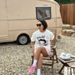 Bae Yoon-jung Instagram - 여름 필수아이템 선글라스🕶️ 저 선글라스 진짜많은디유 막 자주안쓰게되더라구여? 근데 이건 진짜 가볍기도하고 엄청쓰고다니게되용🫣 가격.디자인.간지 다잡은선글라스 찾기쉽지않아요 자외선100% 차단에 눈보호까지‼️ 그 누가써도 이상하게 잘어울리는 스페쿨룸👍 이가격에 아마 매일뽕빼실거에요😉 커플템으로도 추천합니다잉🩶 @bbaeeonni_shop