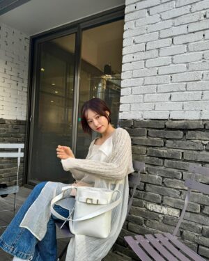 Bae Yoon-kyung Instagram - 💛