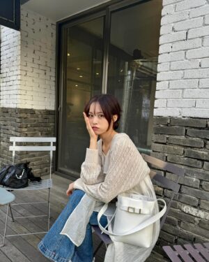 Bae Yoon-kyung Instagram - 💛