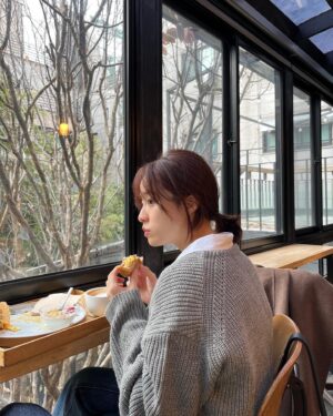 Bae Yoon-kyung Instagram - 모닝 베이글 🥯🥯🥯