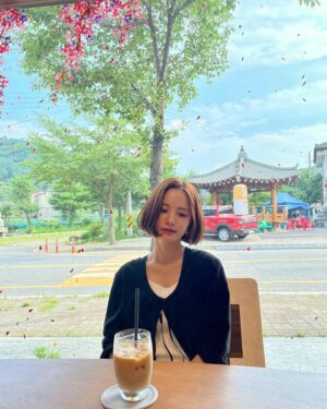 Bae Yoon-kyung Instagram - 🍃🌷