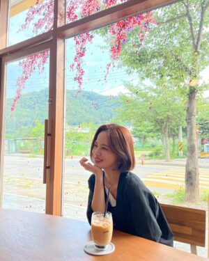 Bae Yoon-kyung Instagram - 🍃🌷