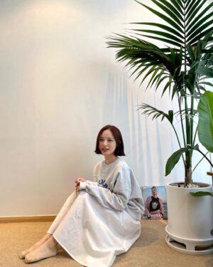 Bae Yoon-kyung Instagram - 🐥🌱⭐️