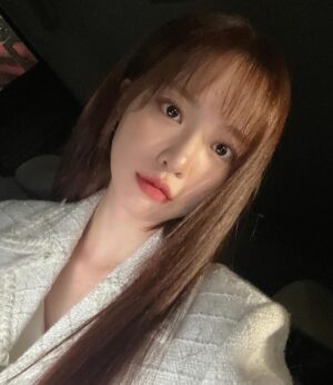 Bae Yoon-kyung Instagram - 🫠