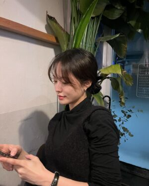 Bae Yoon-kyung Instagram - 🫶🏻