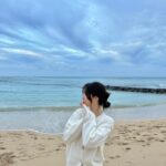 Bae Yoon-kyung Instagram - 하와이 사진 반도 정리 못했는데 벌써 작년😳 동생 졸업식겸 6년만에 다녀온 12월의 하와이🌴 우기라 예쁜 하늘을 거의 못 봐서 아쉬웠지만 너무 추우니까 생각난다. 언젠가 또 갈께!!🐬 다들 새해 건강하고 행복하시고 내일도 서울은 눈이 많이 온다고하니 눈길 조심하세요☃️