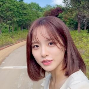 Bae Yoon-kyung Instagram - ☀️💃🏻🤳🏻