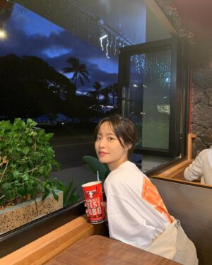 Bae Yoon-kyung Instagram - 🌊🌴🍟