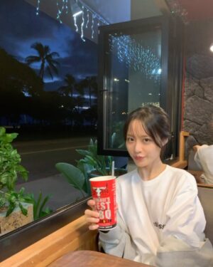 Bae Yoon-kyung Instagram - 🌊🌴🍟